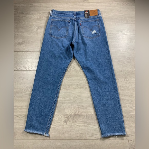 Levi’s Wedgie High Rise Distressed Raw Hem Jeans - Picture 3 of 14